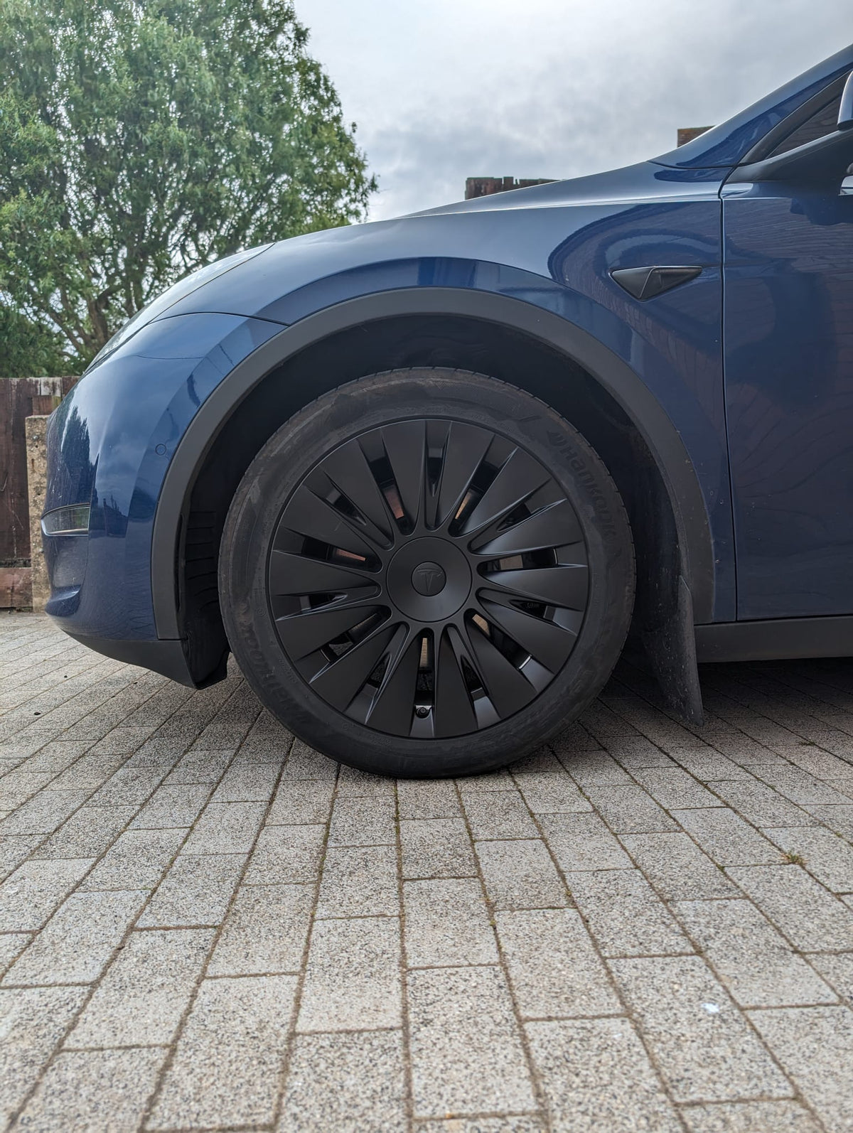 Electric Wheels covers on a Tesla in the UK