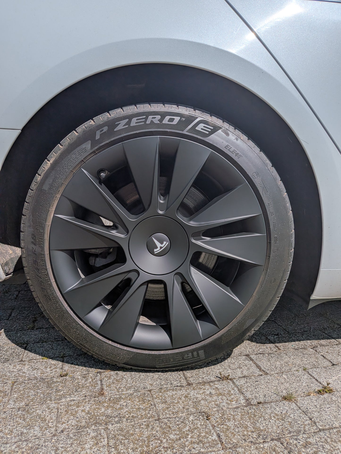 KNIFE CLASSIC 18" Wheel Covers for Tesla Model 3 (Matt Black)