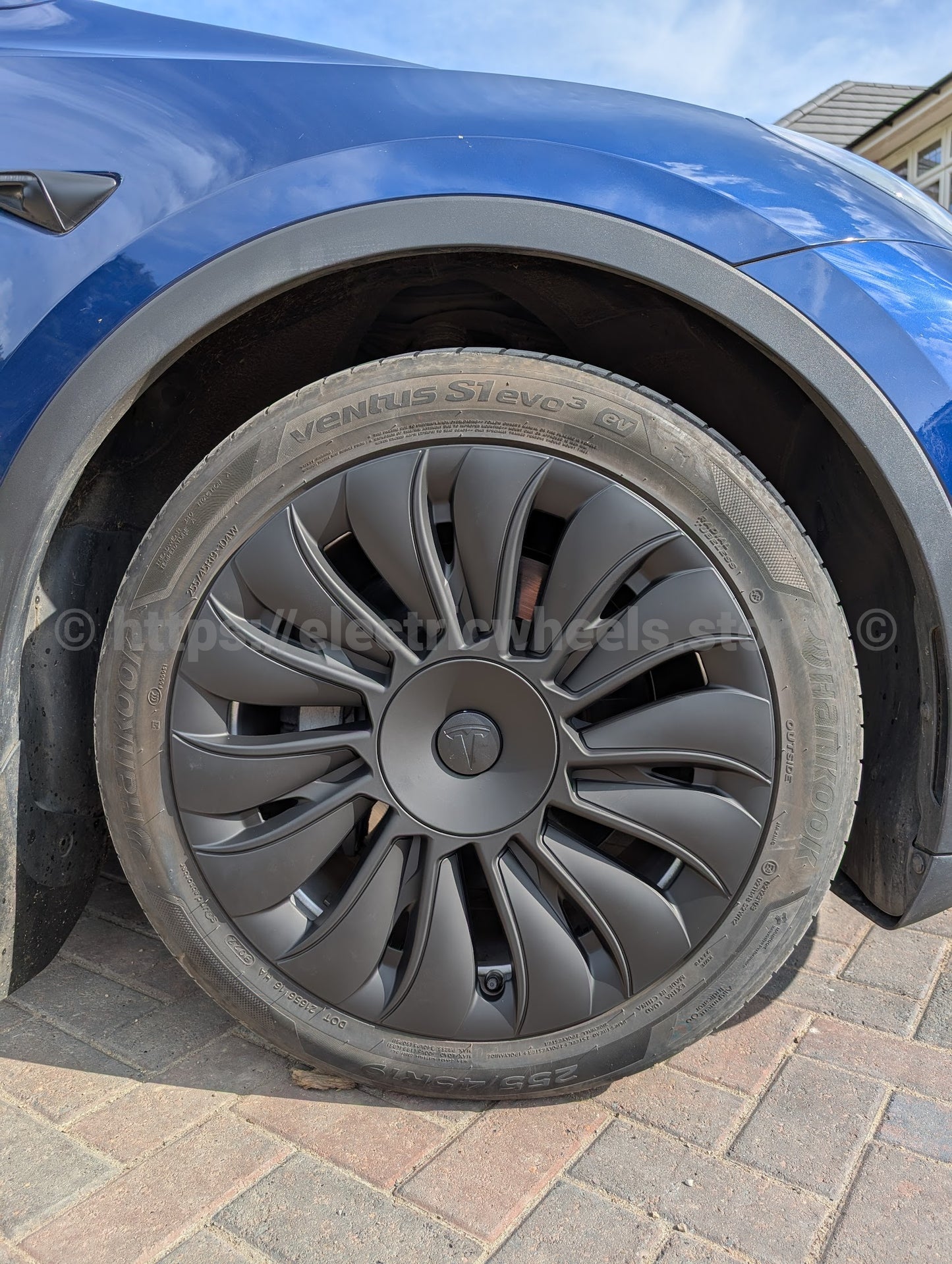 UK Stock, STORM Curved Tesla Model Y 4 x 19" Wheel Covers Cover Hub Cap T Logo 19 Inch.  Matt Black