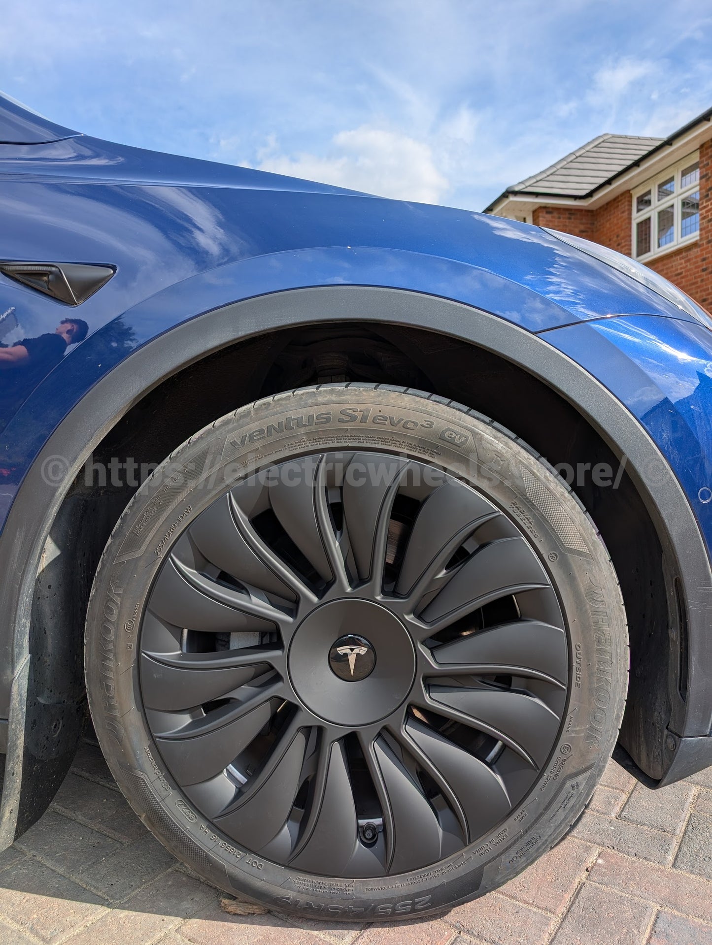 UK Stock, STORM Curved Tesla Model Y 4 x 19" Wheel Covers Cover Hub Cap T Logo 19 Inch.  Matt Black