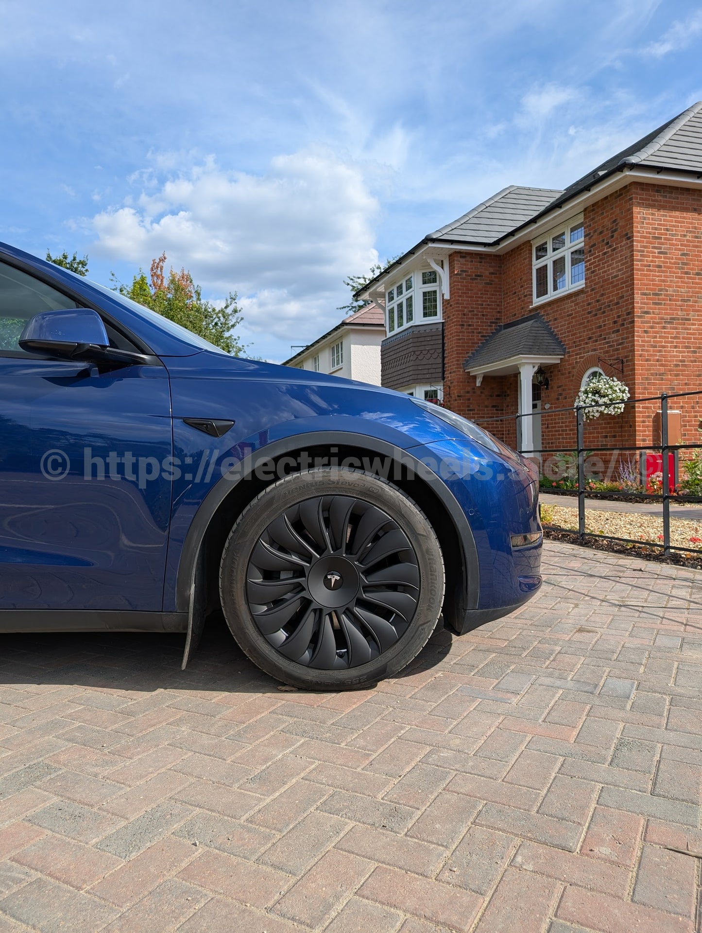 UK Stock, STORM Curved Tesla Model Y 4 x 19" Wheel Covers Cover Hub Cap T Logo 19 Inch.  Matt Black