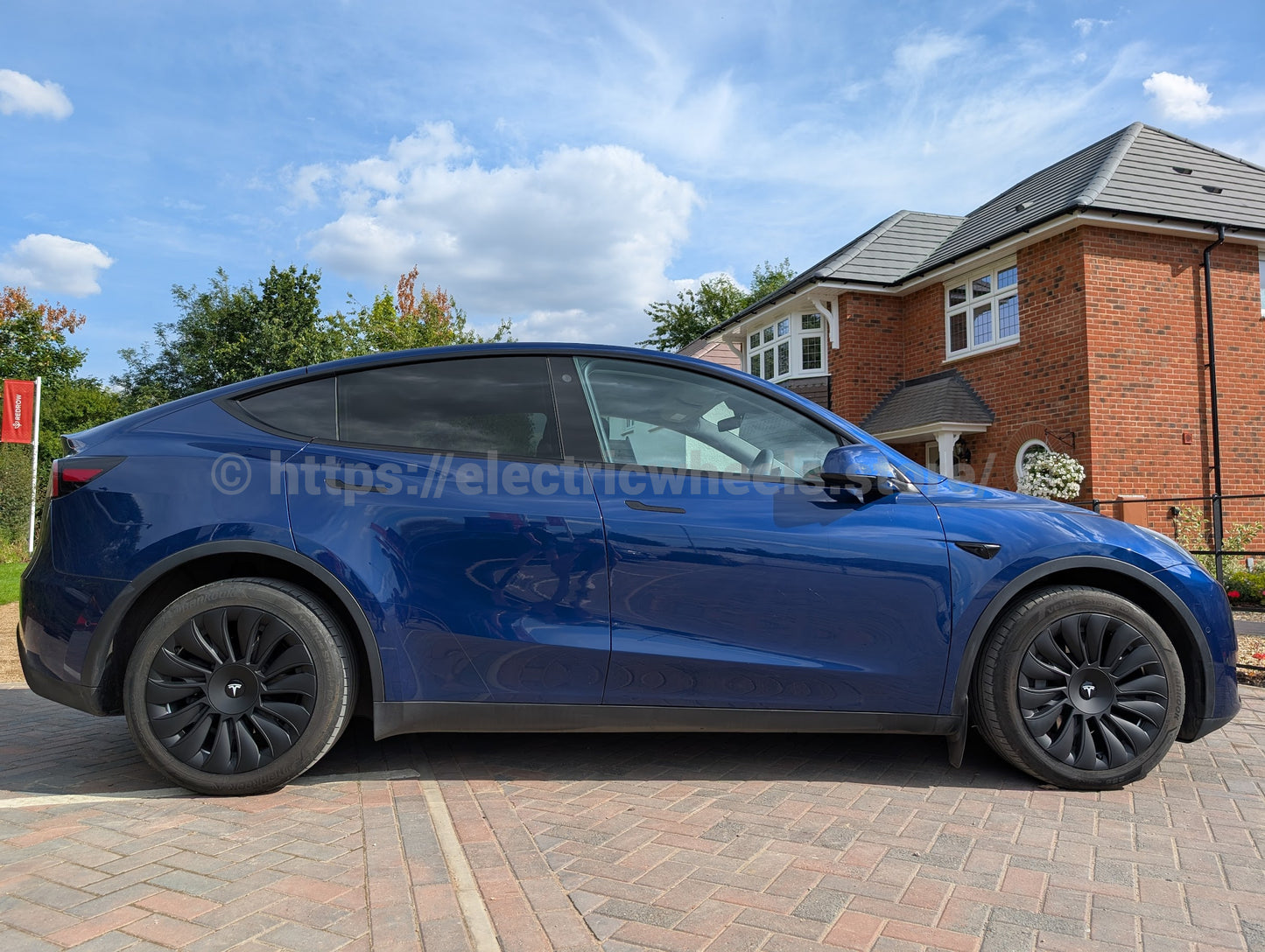 UK Stock, STORM Curved Tesla Model Y 4 x 19" Wheel Covers Cover Hub Cap T Logo 19 Inch.  Matt Black