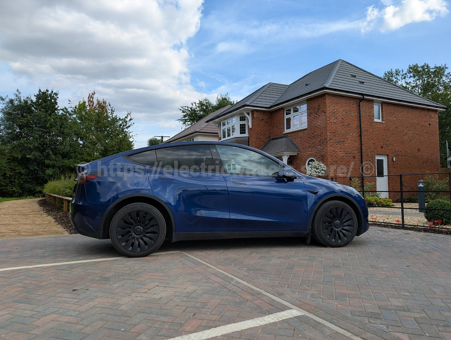 UK Stock, TORNADO Curved Hub Tesla Model Y 4 x 19" Wheel Covers Cover Hub Cap T Logo 19 Inch. Matt Black