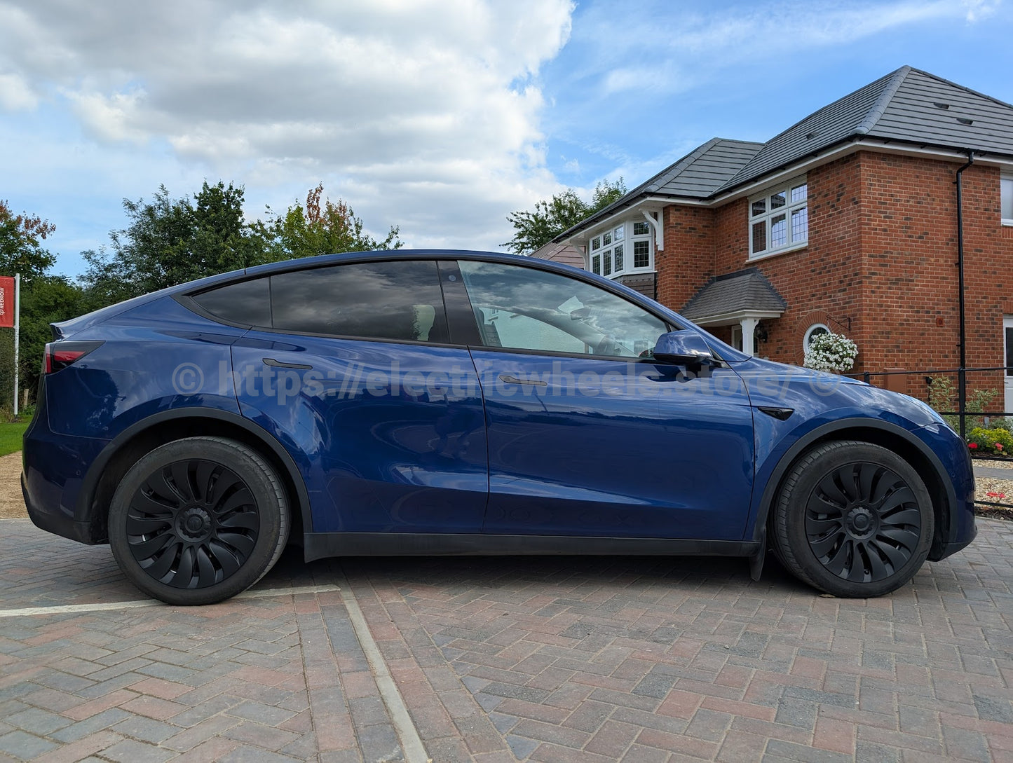 UK Stock, TORNADO Curved Hub Tesla Model Y 4 x 19" Wheel Covers Cover Hub Cap T Logo 19 Inch. Matt Black