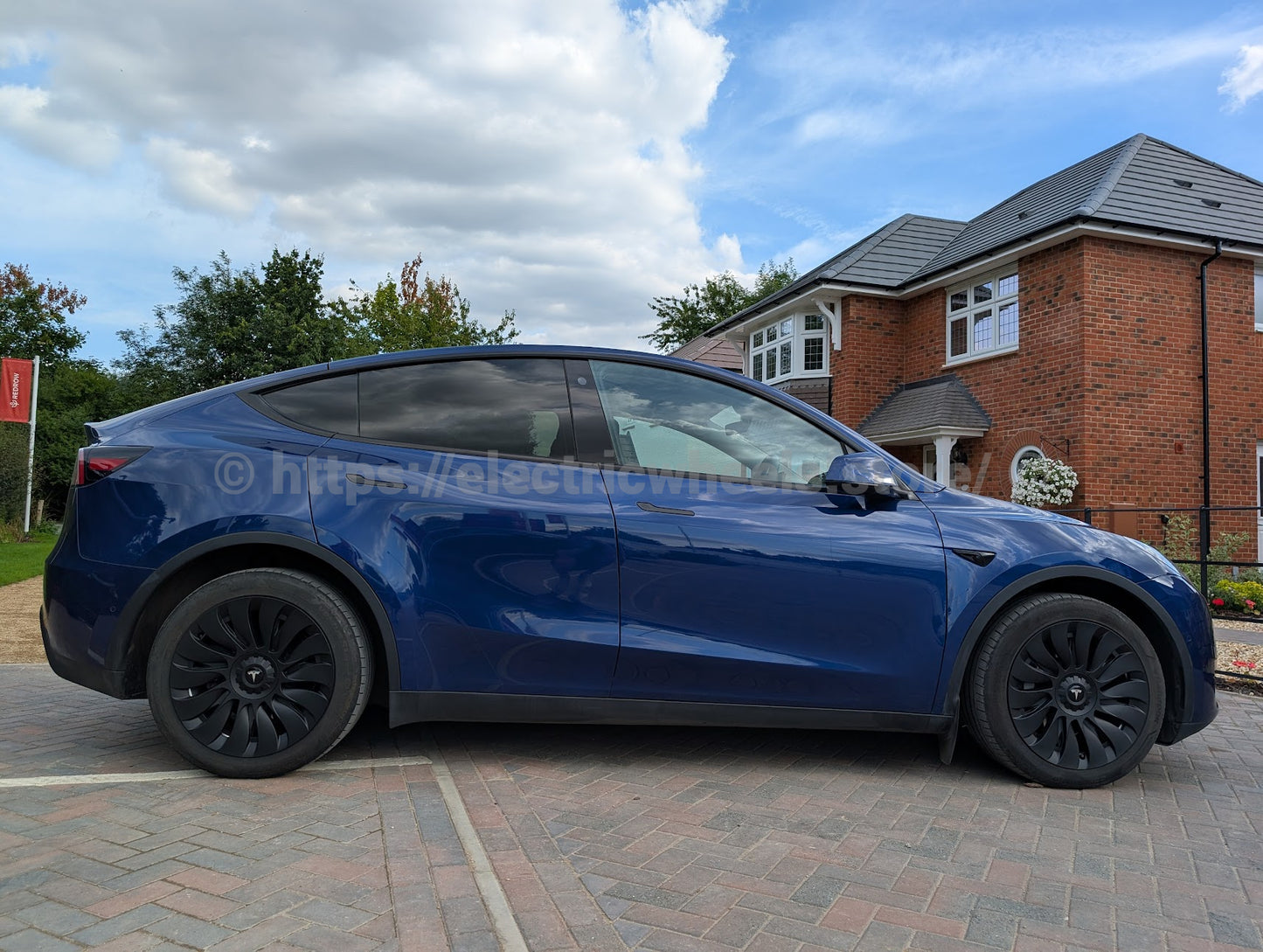 UK Stock, TORNADO Curved Hub Tesla Model Y 4 x 19" Wheel Covers Cover Hub Cap T Logo 19 Inch. Matt Black