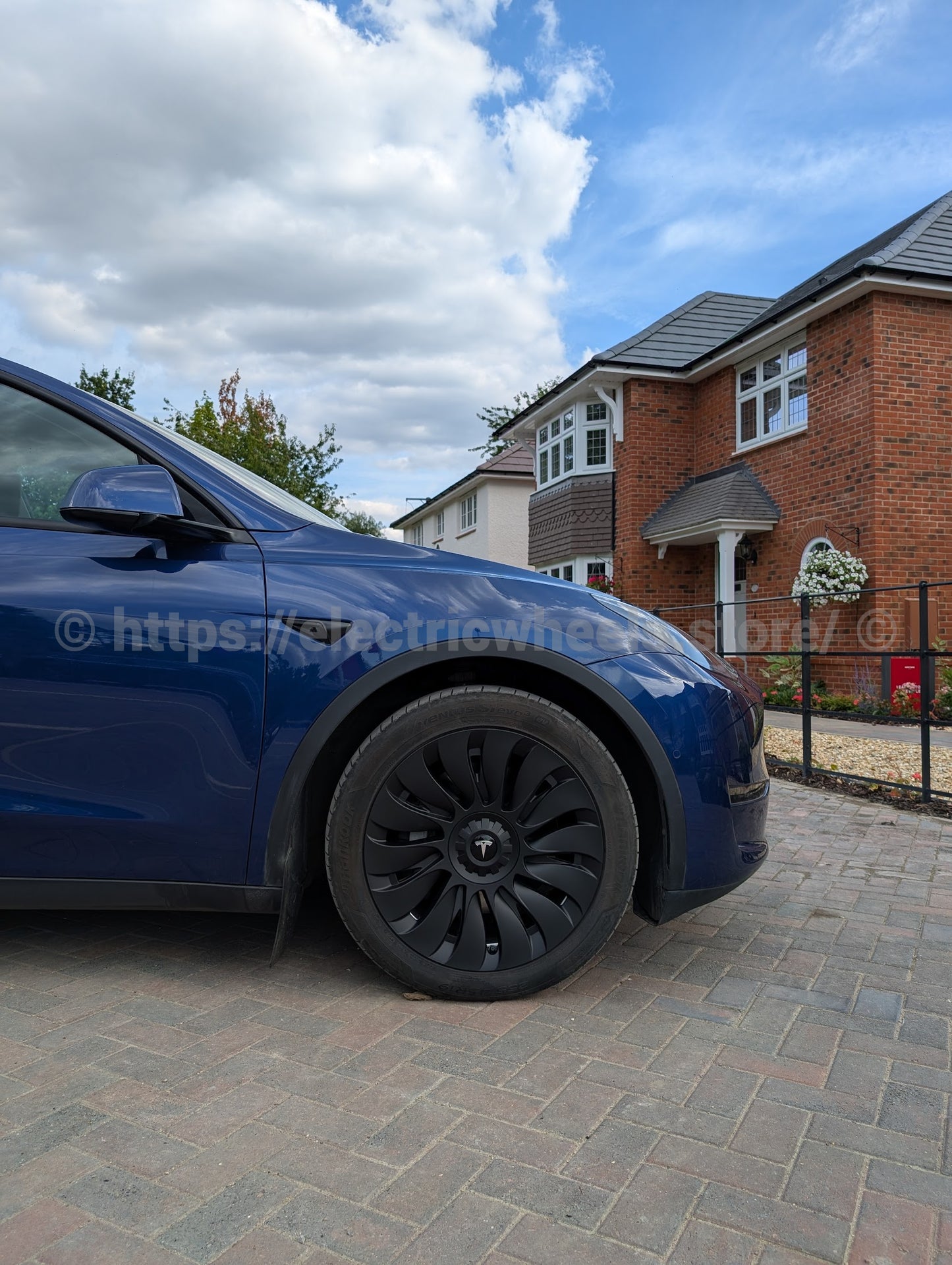 UK Stock, TORNADO Curved Hub Tesla Model Y 4 x 19" Wheel Covers Cover Hub Cap T Logo 19 Inch. Matt Black