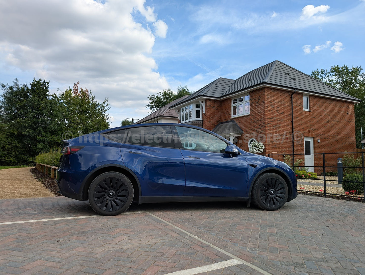 UK Stock, TORNADO Curved Hub Tesla Model Y 4 x 19" Wheel Covers Cover Hub Cap T Logo 19 Inch. Matt Black