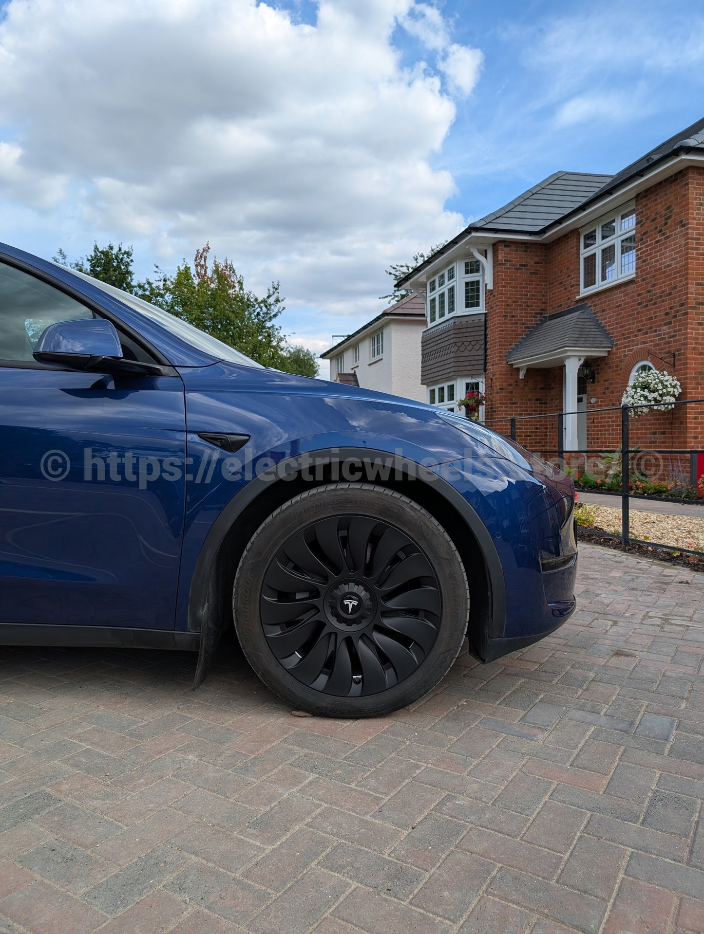 UK Stock, TORNADO Curved Hub Tesla Model Y 4 x 19" Wheel Covers Cover Hub Cap T Logo 19 Inch. Matt Black